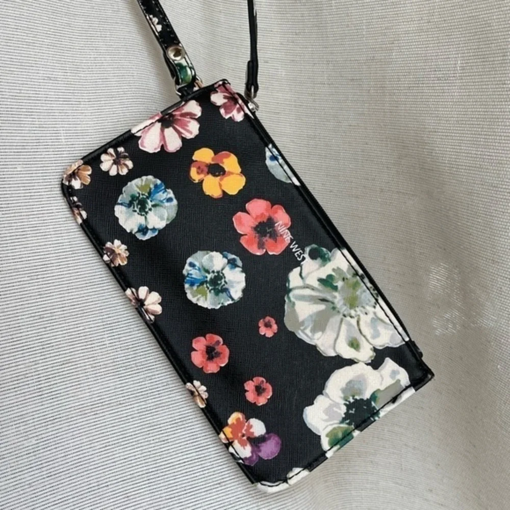 Nine West Black Floral Wristlet NWOT